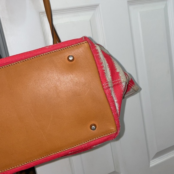 AMAZING Burberry beach bag and wristlet - Picture 9 of 16